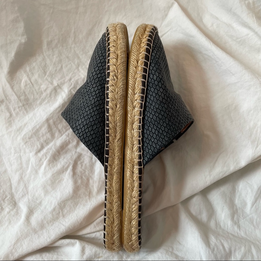 Kensie Hensley Faux Snake Skin Embossed Espadrille Mule Slip On Sandal Black 7 - Picture 11 of 14